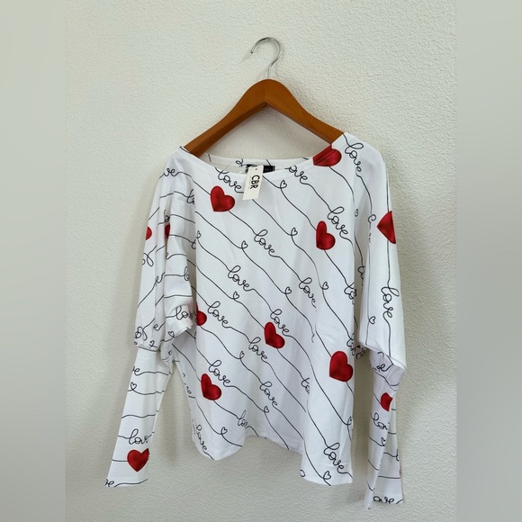 NWT CBR White Off-Shoulder Sweater with Red Hearts Women’s Size Small - Picture 4 of 8